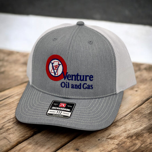 Grey hat with a logo embroidered on it